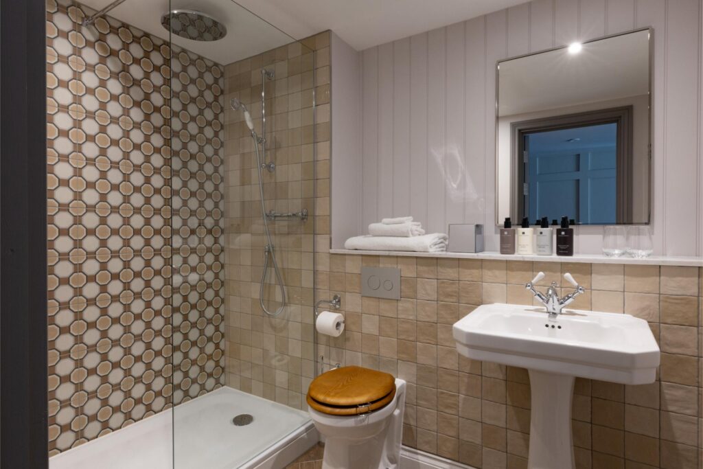 Lux G.V Bathroom 5