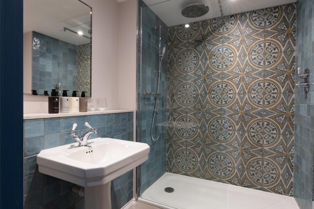 Snug Bathroom 1
