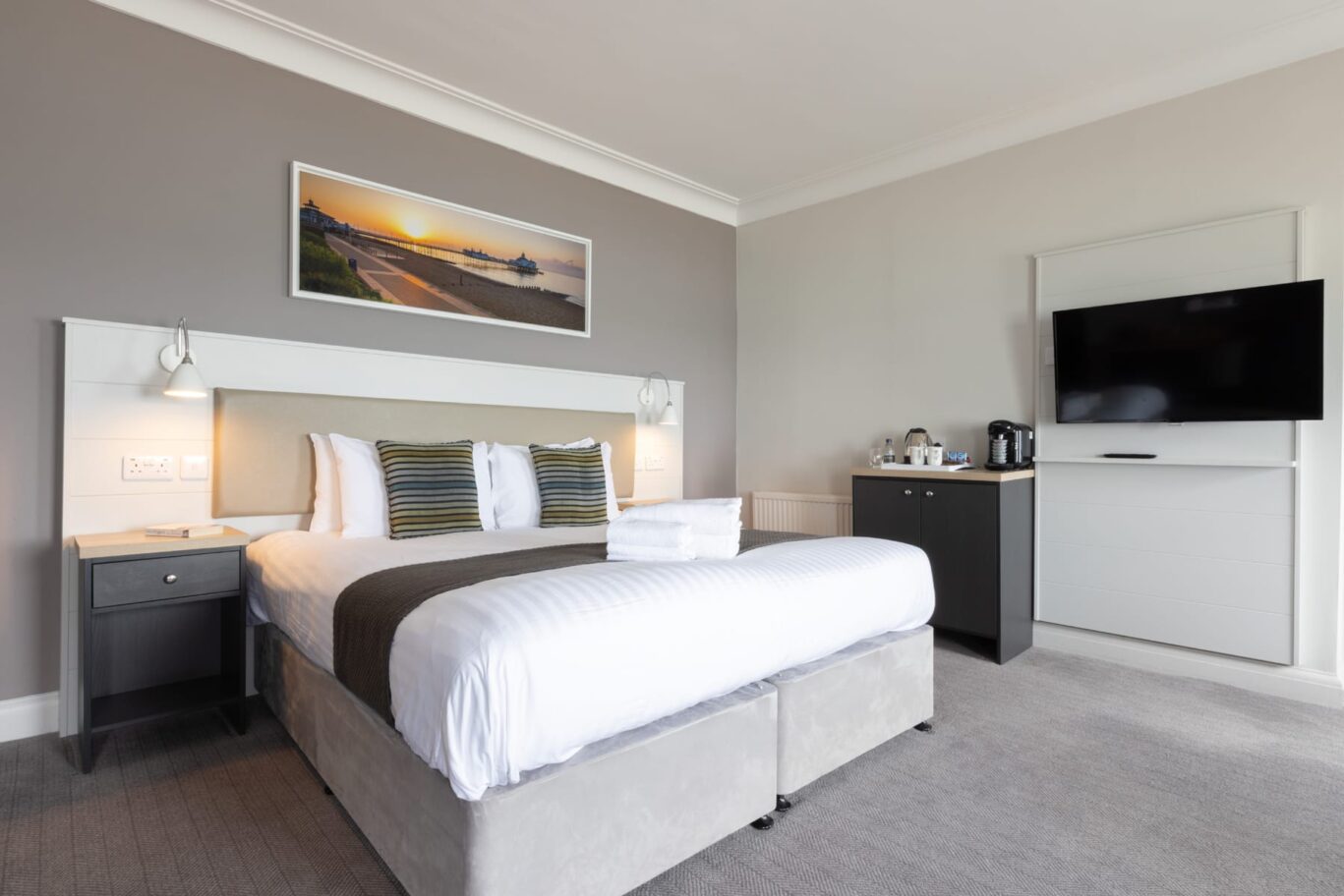 Room With Double Bed And TV