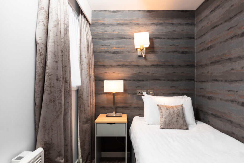 BedroomTwinAccessible_3