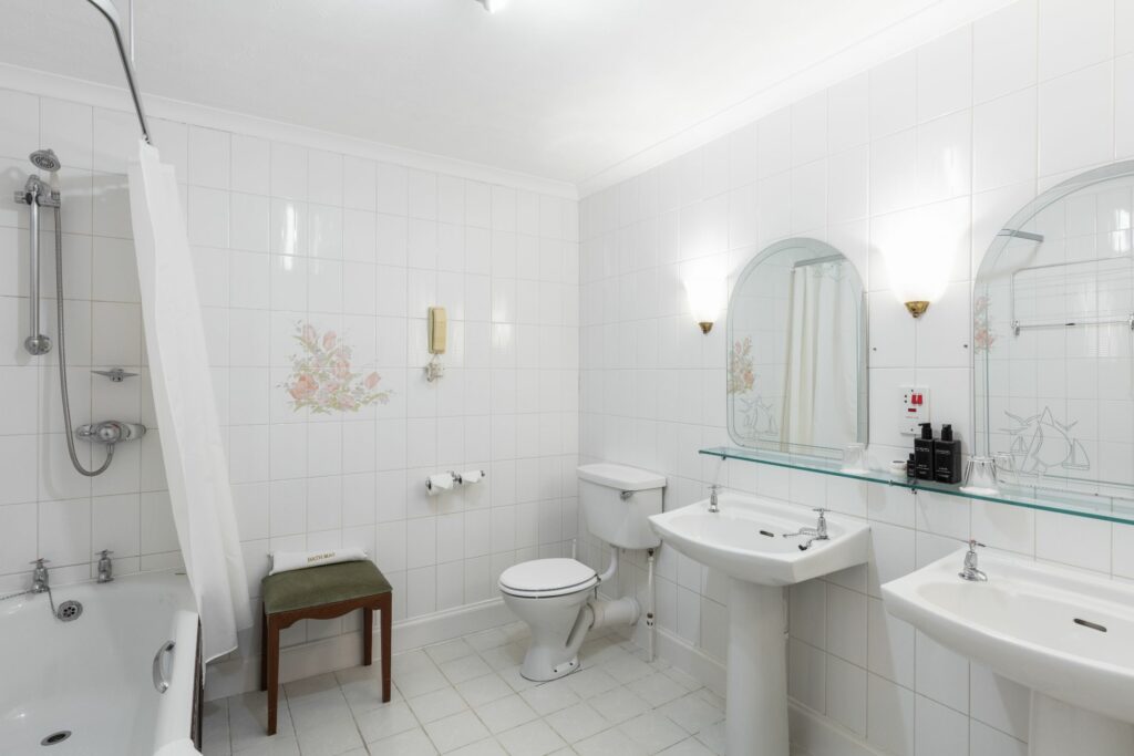 ClassicTwinDoubleBathroom