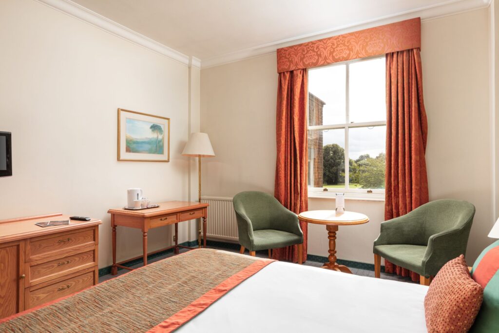 BedroomDoubleGolfView_4