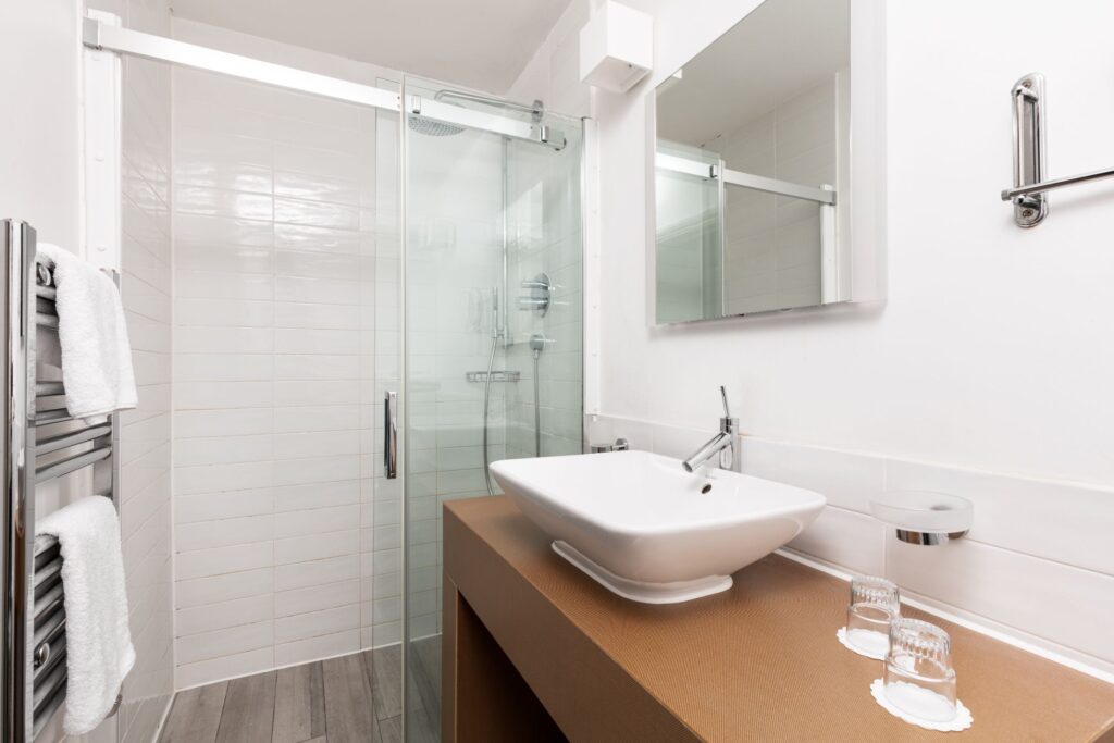 BedroomExecutiveDouble_Bathroom