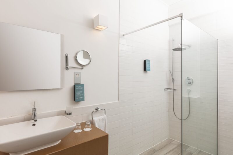 BedroomLuxuaryDouble_Bathroom2