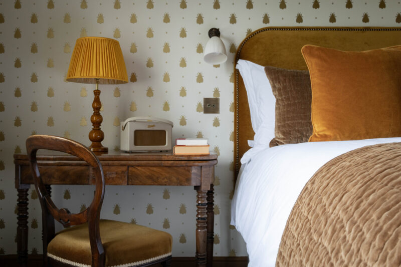 CLASSIC close up room 23