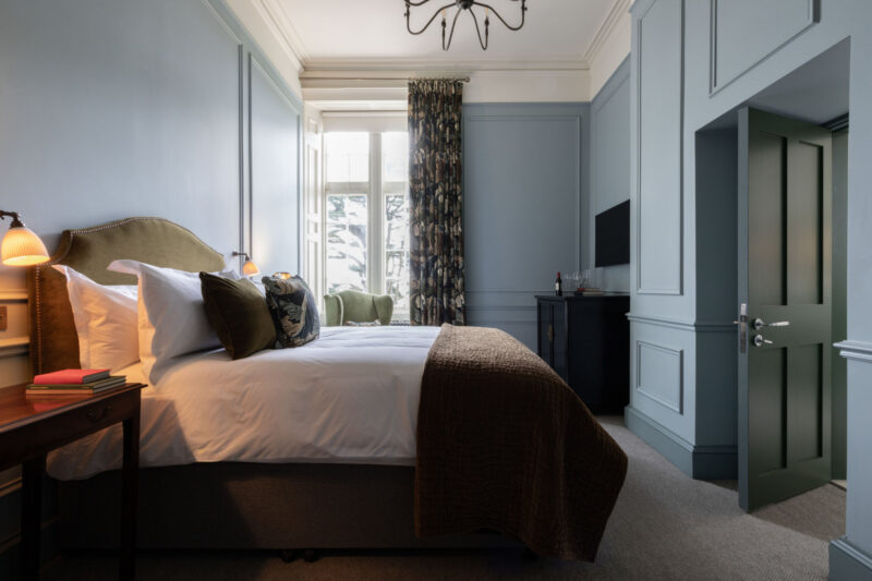 DELUXE bedroom room 9(1)