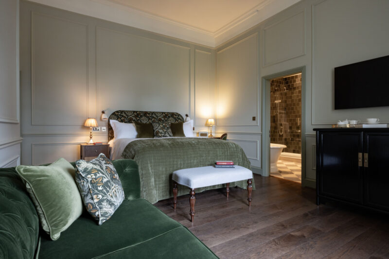 JUNIOR SUITE overall room 5