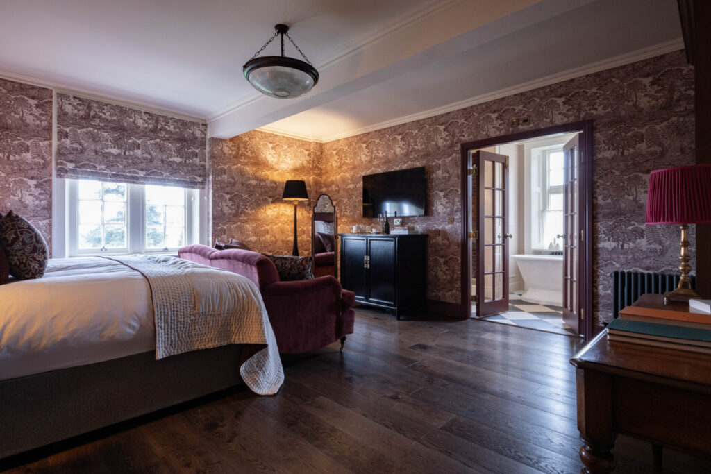 SUITE bedroom room 35