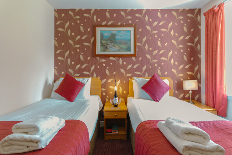 Twin Room (1)