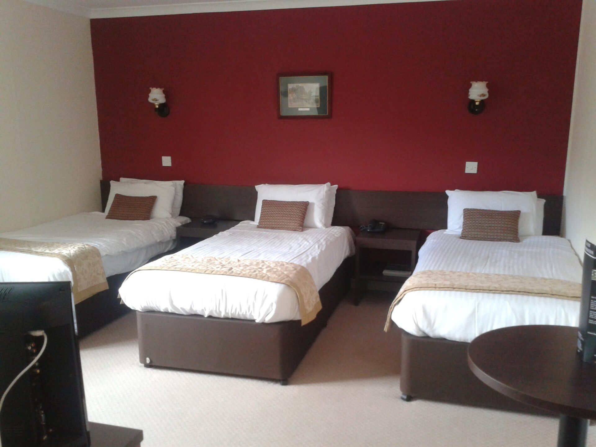 highlander-hotel-Triple Room