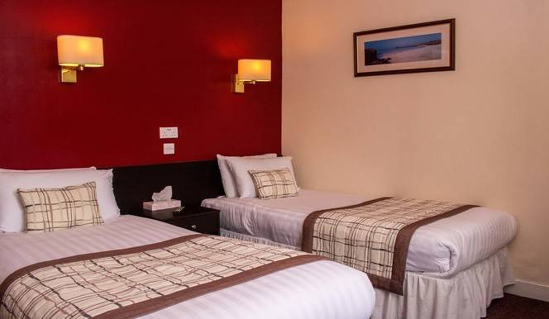 the-kings-arms-hotel-1626717461_KAtwin1_