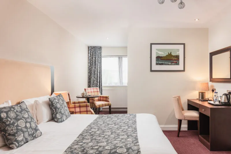 BedroomSuperiorKing_1