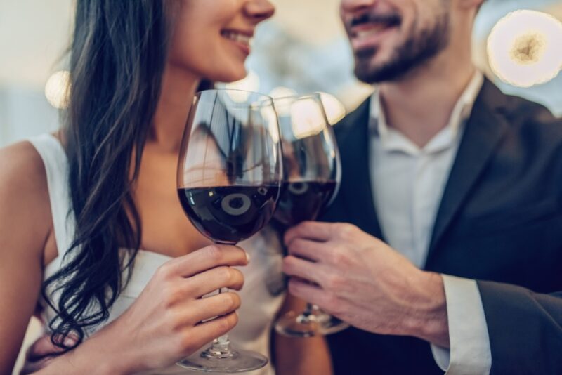 romantic-couple-in-restaurant-picture-id908333778