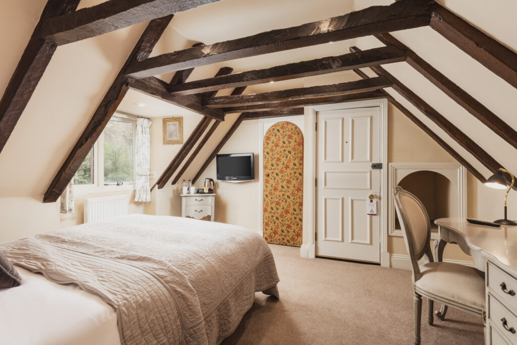 BedroomCourtyardDouble_3