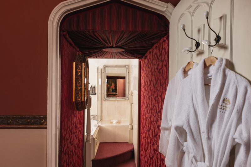 BedroomKingJamesSuite_8
