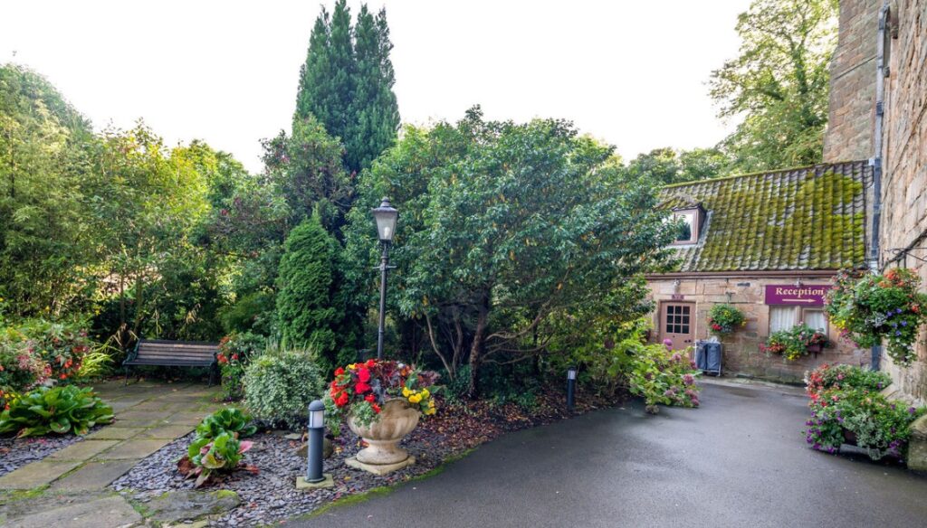 Courtyard Reception1