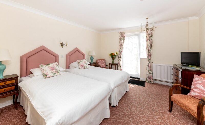 RG2-2600-Royal_Glen-50957 – Standard Room