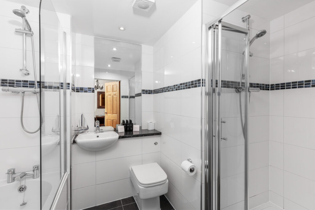 Deluxe Double Loch View Bathroom